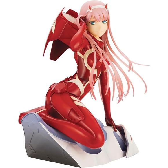 From Kotobukiya. From the hit anime Darling in the FRANXX, Kotobukiya presents ZERO TWO in her pilot suit! Zero Two's posing depicts her looking back as she boards Strelizia and prepares to connect. The compact posing shows off the pilot's curves, while her flowing hair provides a sense of movement that gives the statue a sense of balance with the simplistic pose.