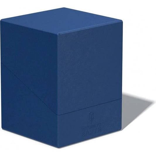 Developed and produced in Germany, this handy and solid Boulder 100+ with super-easy opening consists of 97% renewable resources, with a FSC certified grass paper packaging. The deck case is recyclable and holds up to 100 double-sleeved or 120 single-sleeved cards when using Ultimate Guard Sleeves. With the purchase of this Return to Earth product you directly support global reforestation.