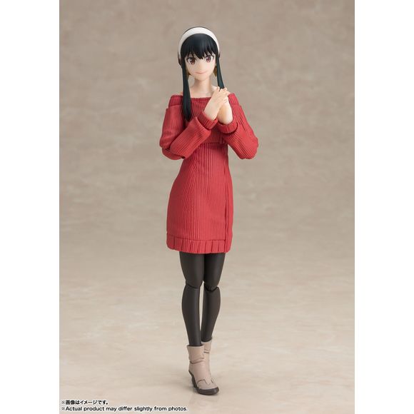 Yor Forger from the TV anime "Spy x Family" joins the "S.H.Figuarts" action-figure lineup from Bandai in her plain clothes! Four facial expressions are included, as is a replacement head with her hair down. Five pairs of interchangeable hands are included, as is a set of hands for her to hold hands with S.H.Figuarts Anya Forger (Anya is sold separately).