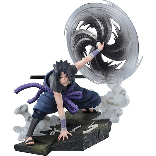 Sasuke Uchiha from "Naruto Shippuden" joins the "Figuarts ZERO EXTRA BATTLE" figure lineup from Bandai! This figure is based on the battle scene between Itachi and Sasuke in episode 356 of "Naruto Shippuden;" great attention has been paid to every detail, with clear parts used to express the Fuma Shuriken, and the fallen bandages on the ground are present too. Order this intense battle scene for your own collection today!